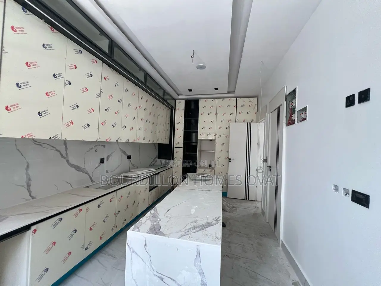 5bdrm Duplex in Chevron for sale in Chevron