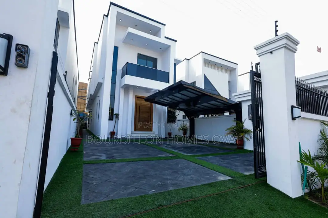 5bdrm Duplex in Chevron for sale in Chevron