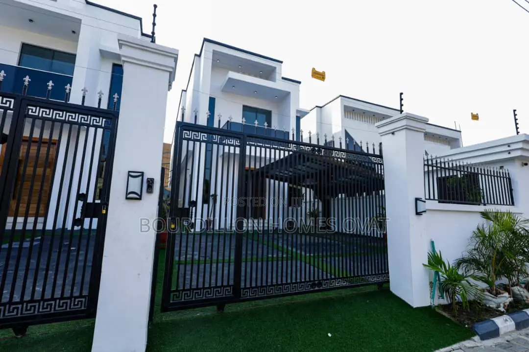 5bdrm Duplex in Chevron for sale in Chevron