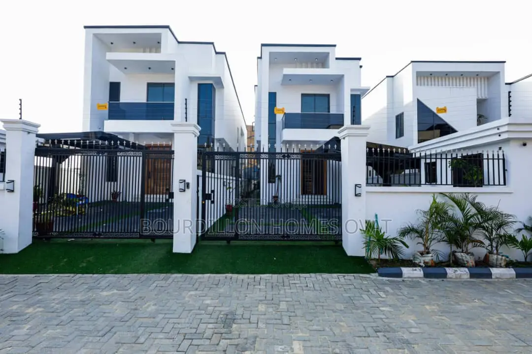 5bdrm Duplex in Chevron for sale in Chevron