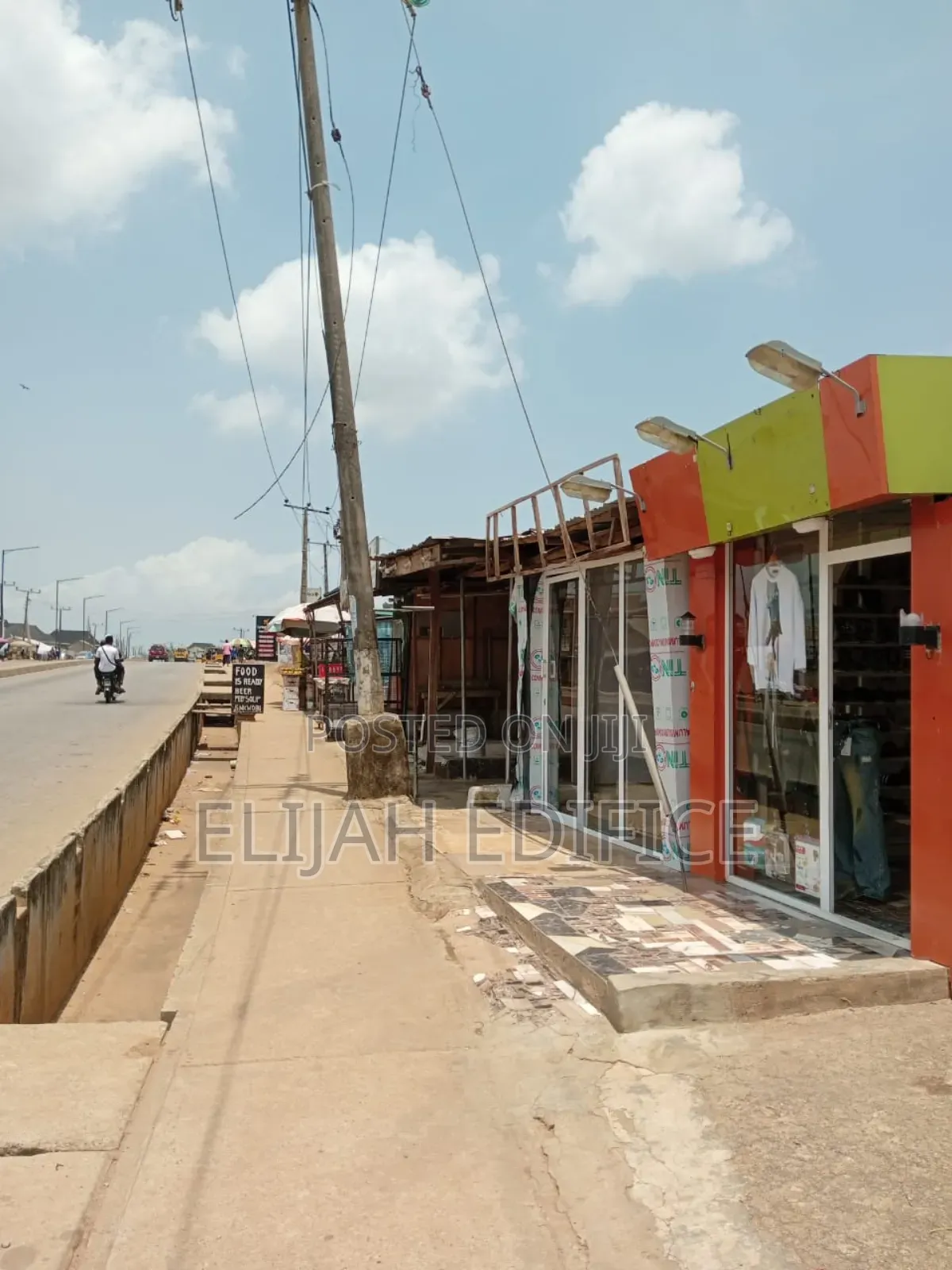 1plot Wit Glo Network Max,3bed 3shop on Road at Omitoro,Ijede in Ijede / Ikorodu