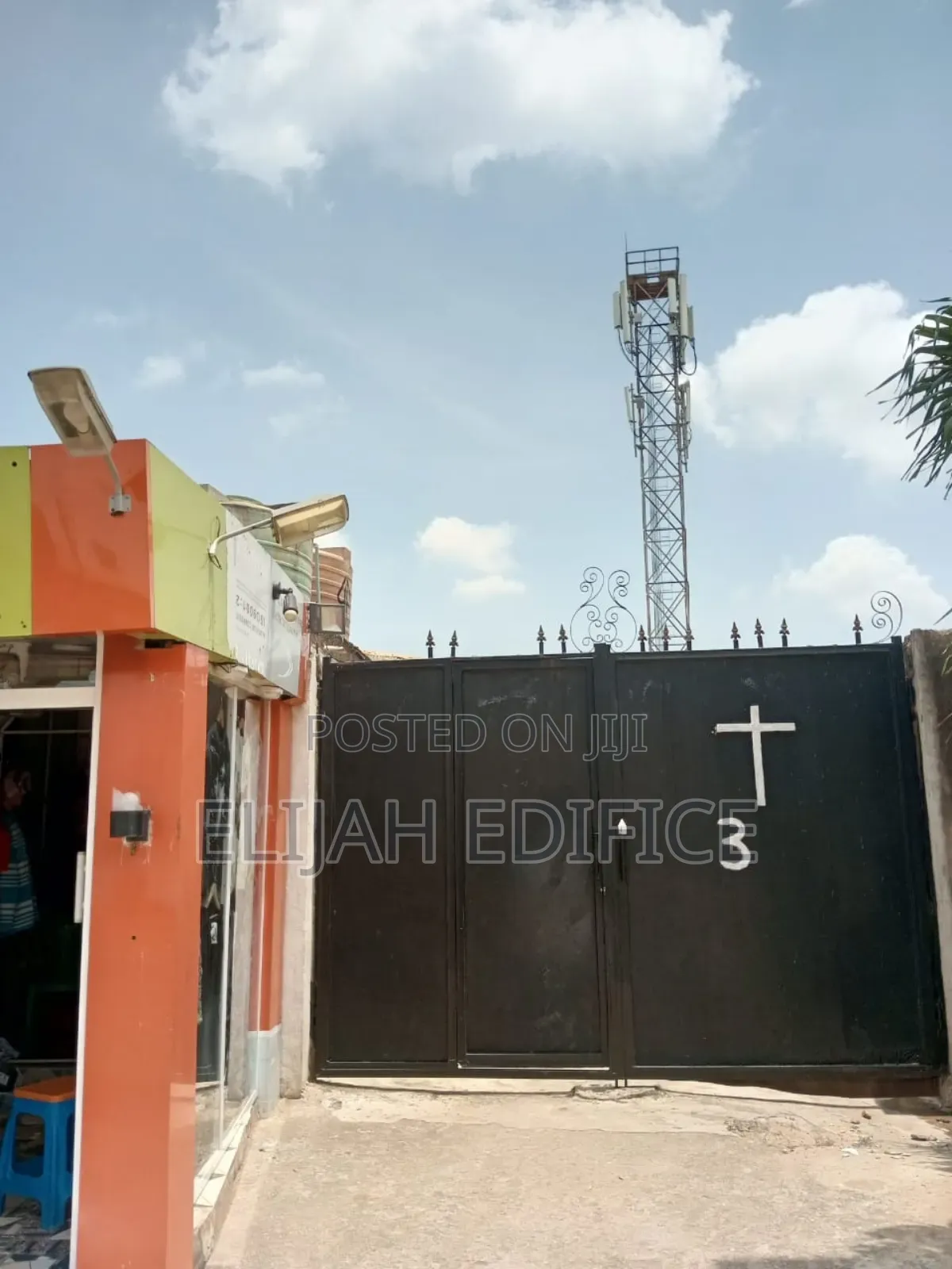 1plot Wit Glo Network Max,3bed 3shop on Road at Omitoro,Ijede in Ijede / Ikorodu
