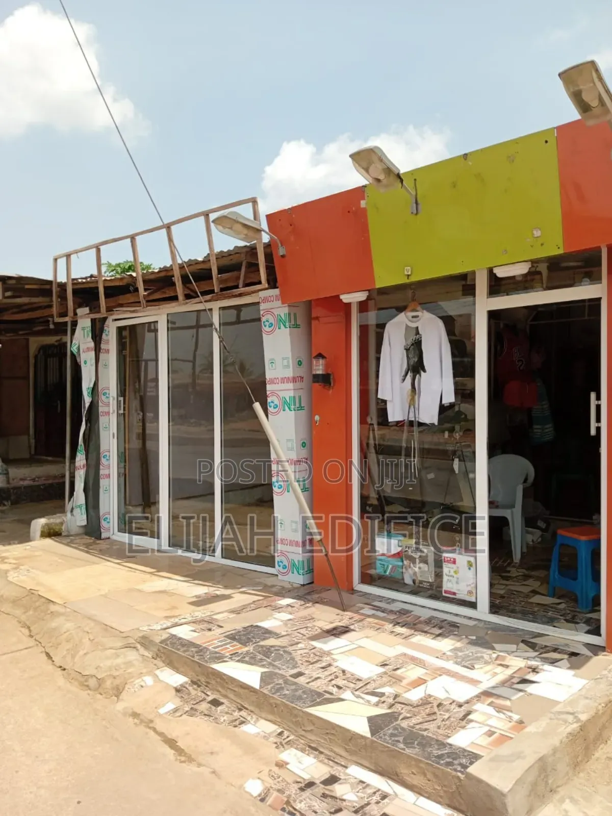 1plot Wit Glo Network Max,3bed 3shop on Road at Omitoro,Ijede in Ijede / Ikorodu