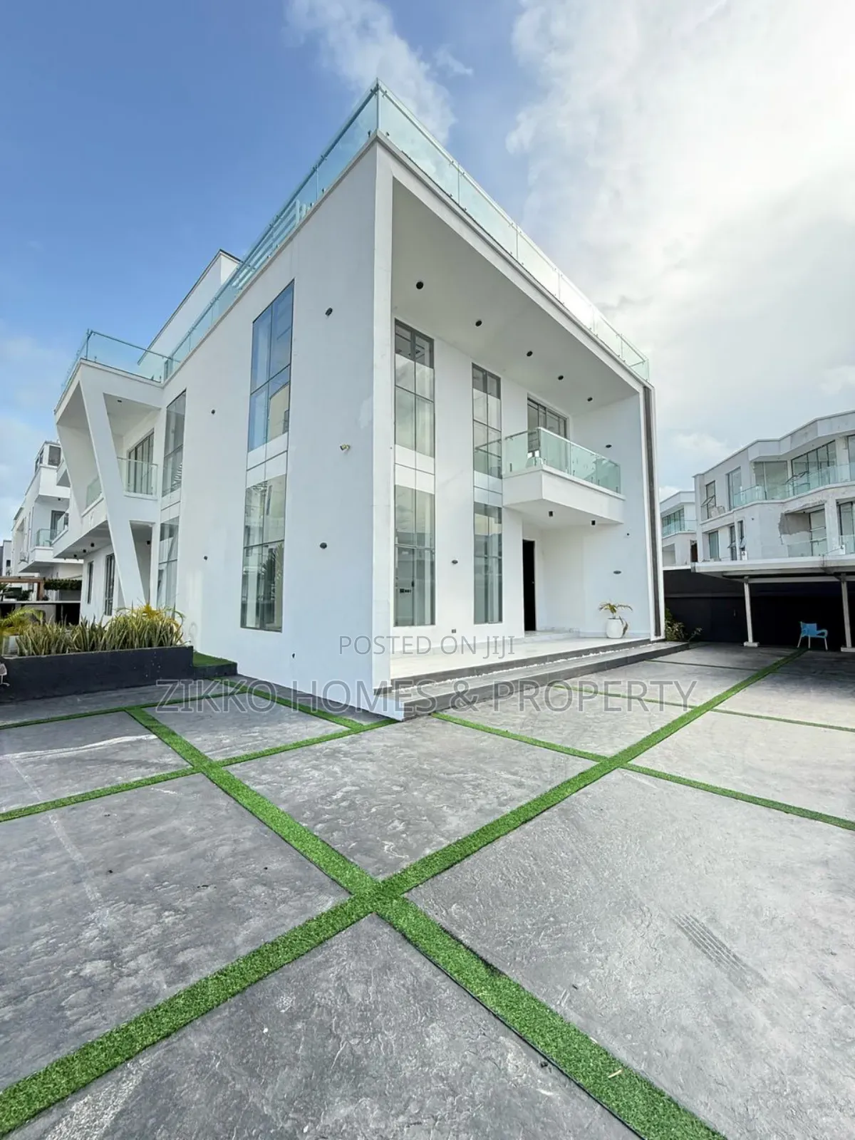 5bdrm Duplex in Osapa London, Lekki for sale in Lekki