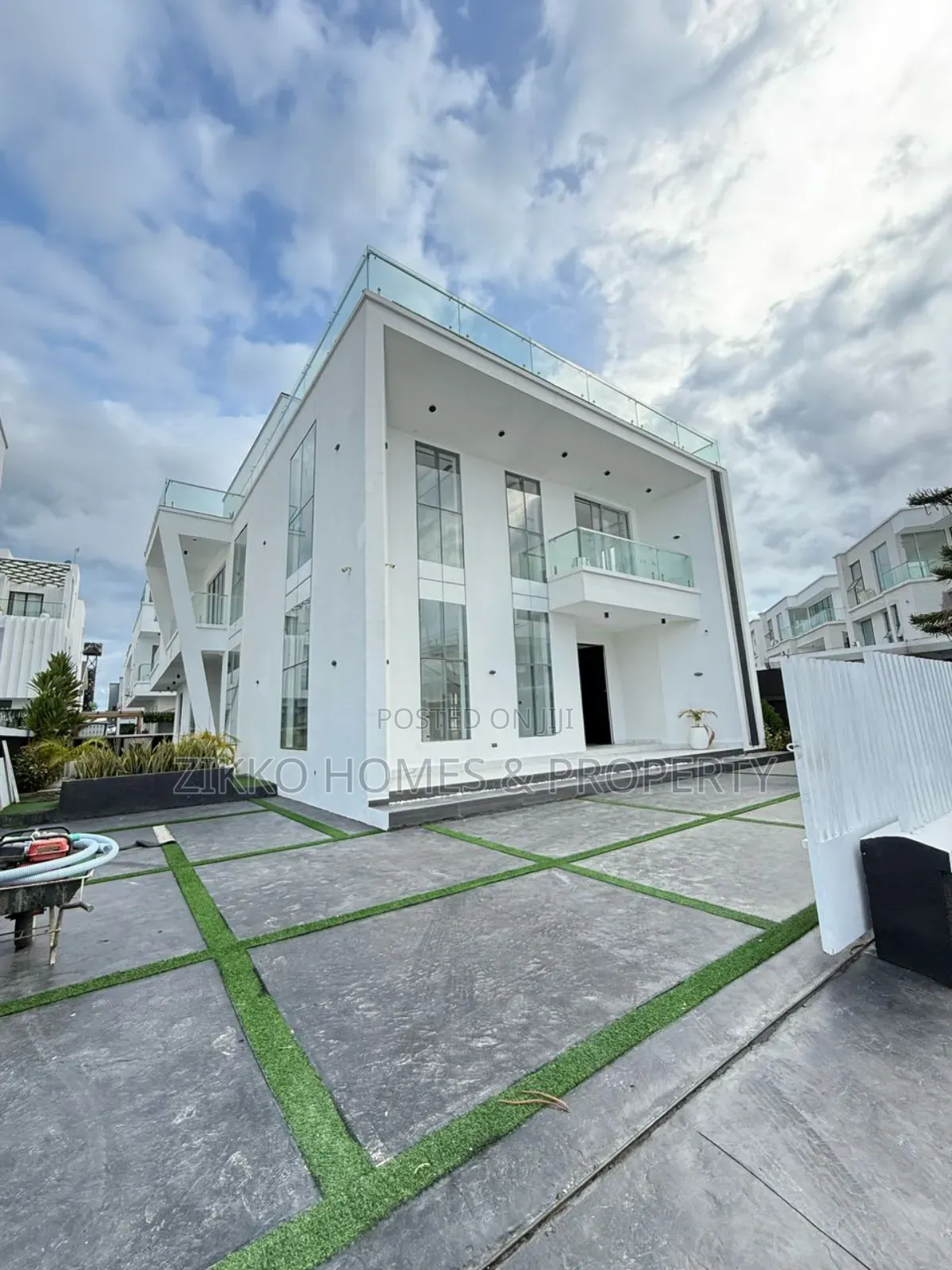 5bdrm Duplex in Osapa London, Lekki for sale in Lekki