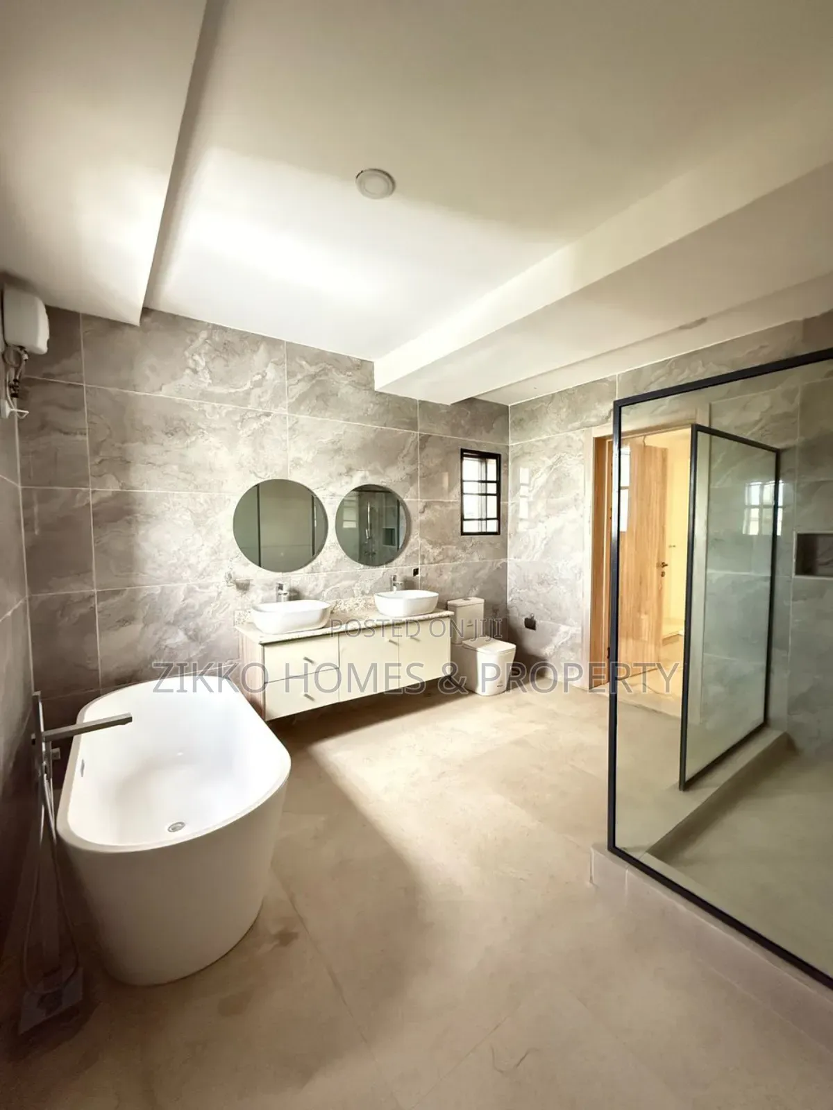5bdrm Duplex in Osapa London, Lekki for sale in Lekki