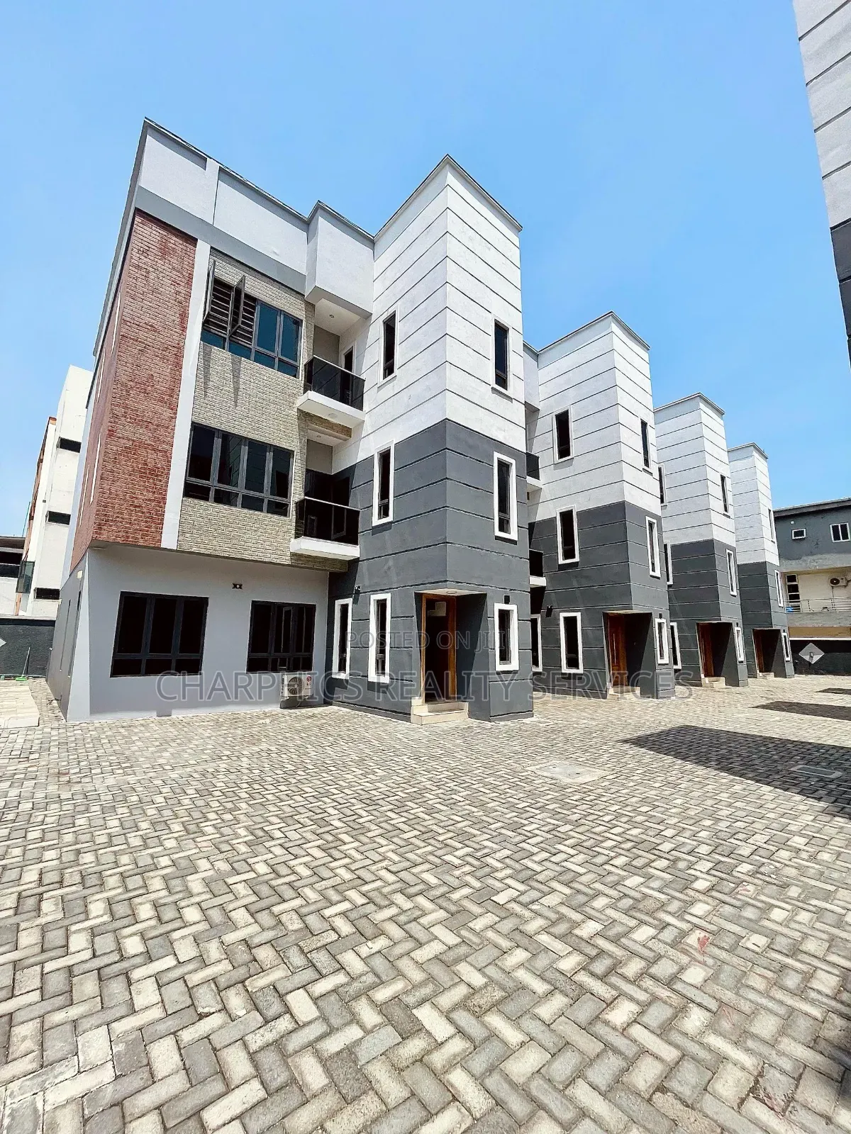 4bdrm Duplex in Ikate for sale in Ikate