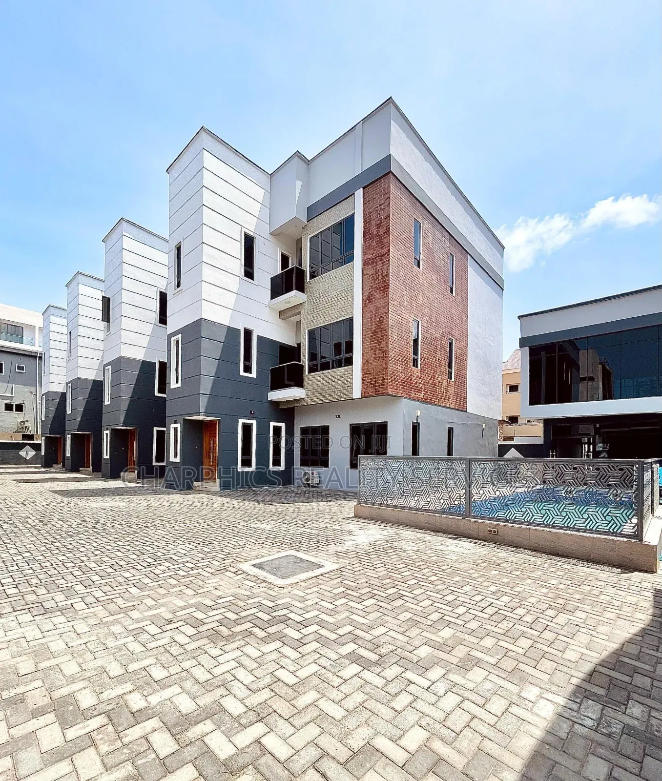 4bdrm Duplex in Ikate for sale in Ikate
