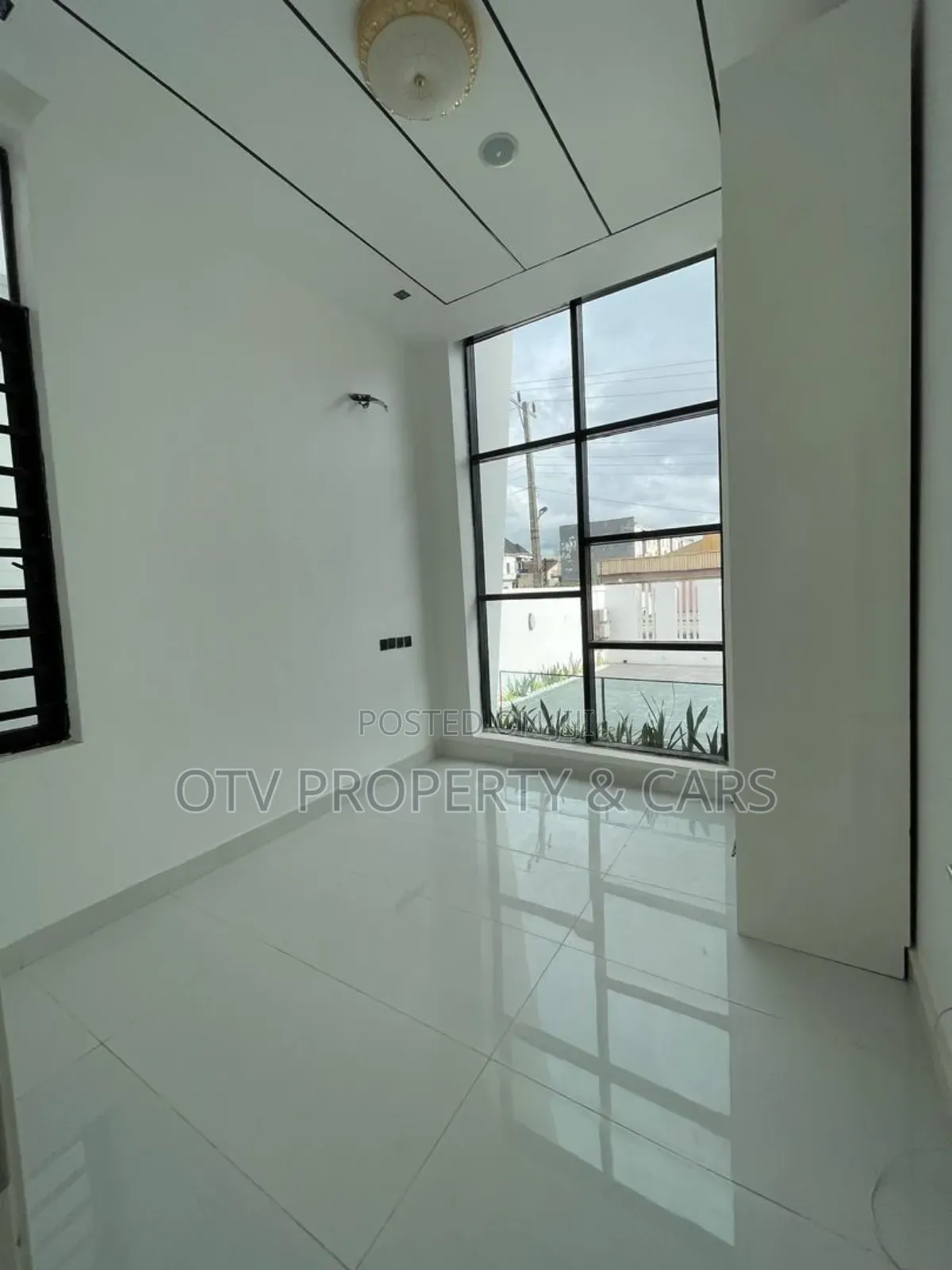 Furnished 5bdrm Duplex in Chevron for sale in Chevron