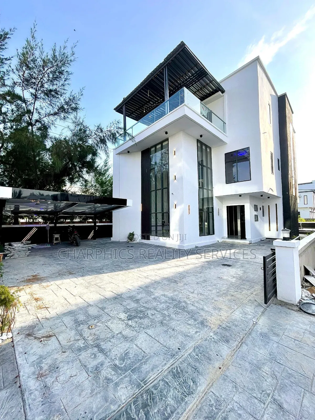 5bdrm Duplex in Ikota for sale in Ikota