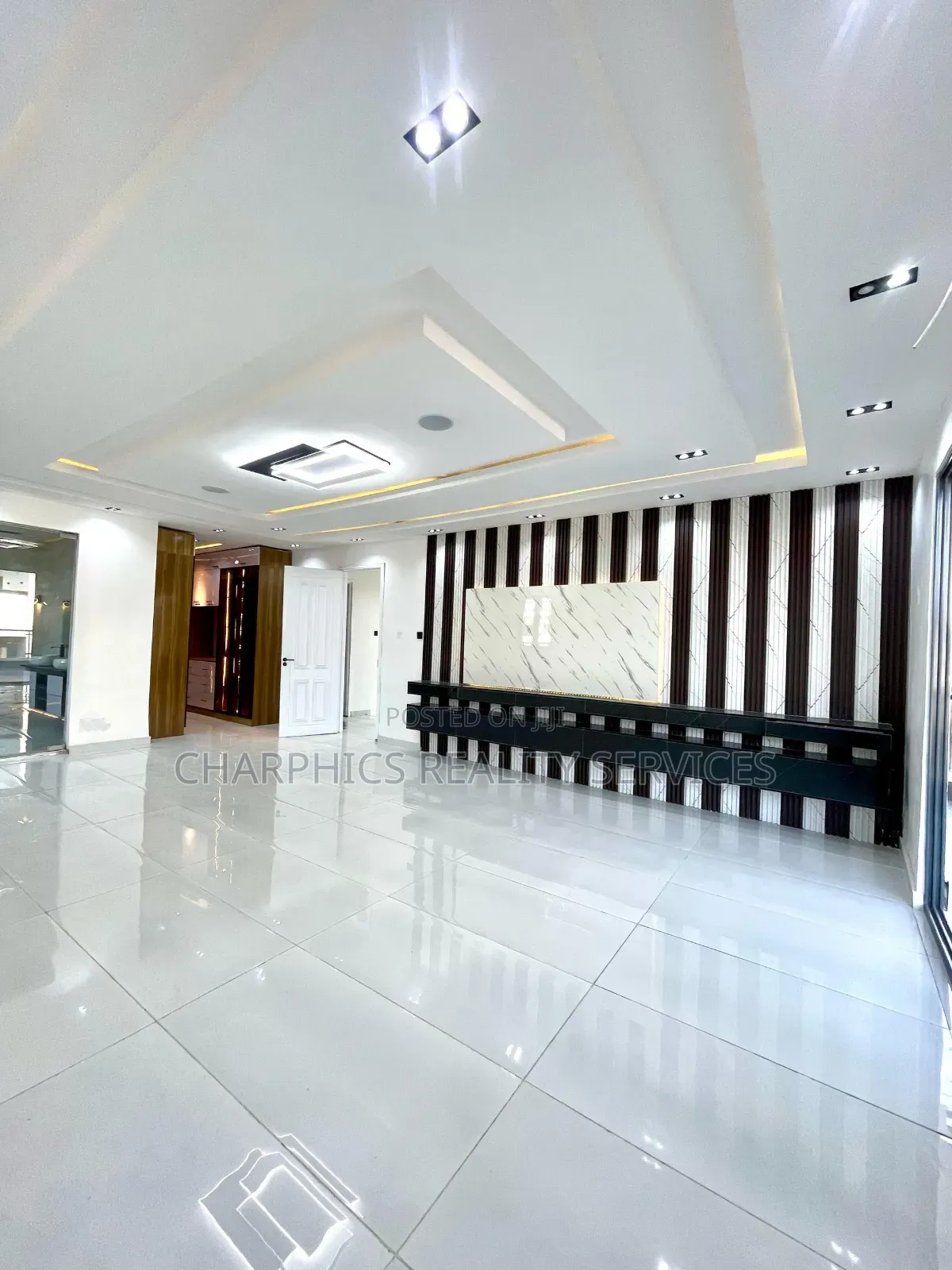 5bdrm Duplex in Ikota for sale in Ikota