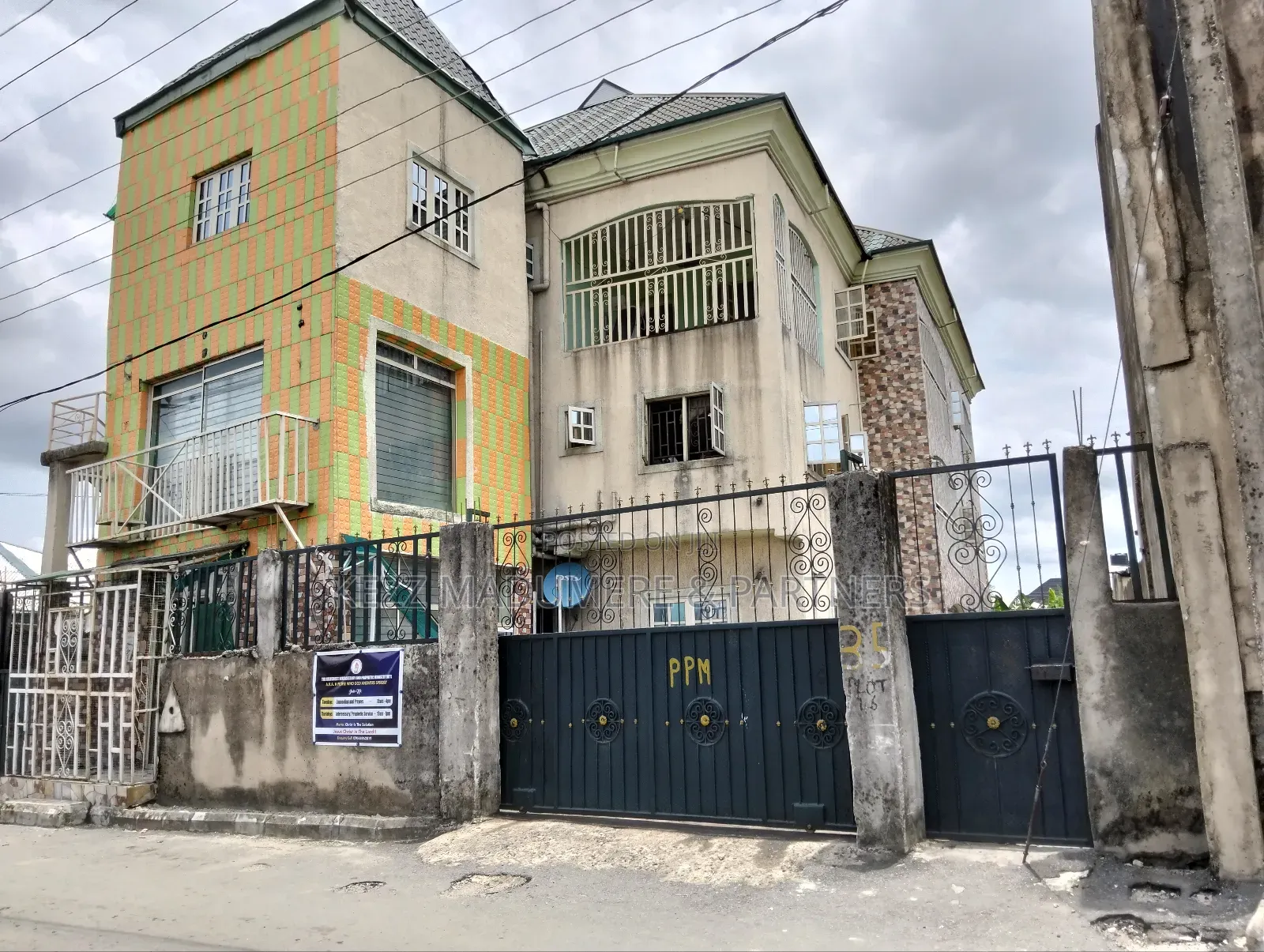 6bdrm Block of Flats in Off Sars Road ,, Port-Harcourt for sale in Port-Harcourt