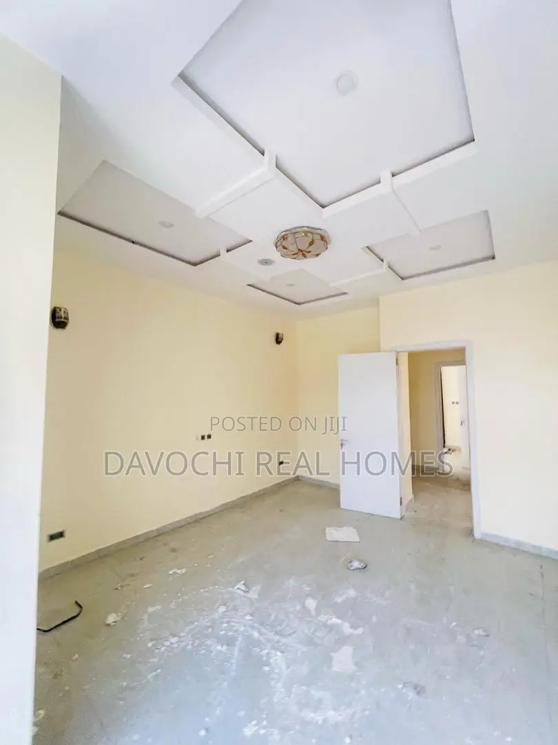 4bdrm Duplex in Ikota for rent in Ikota