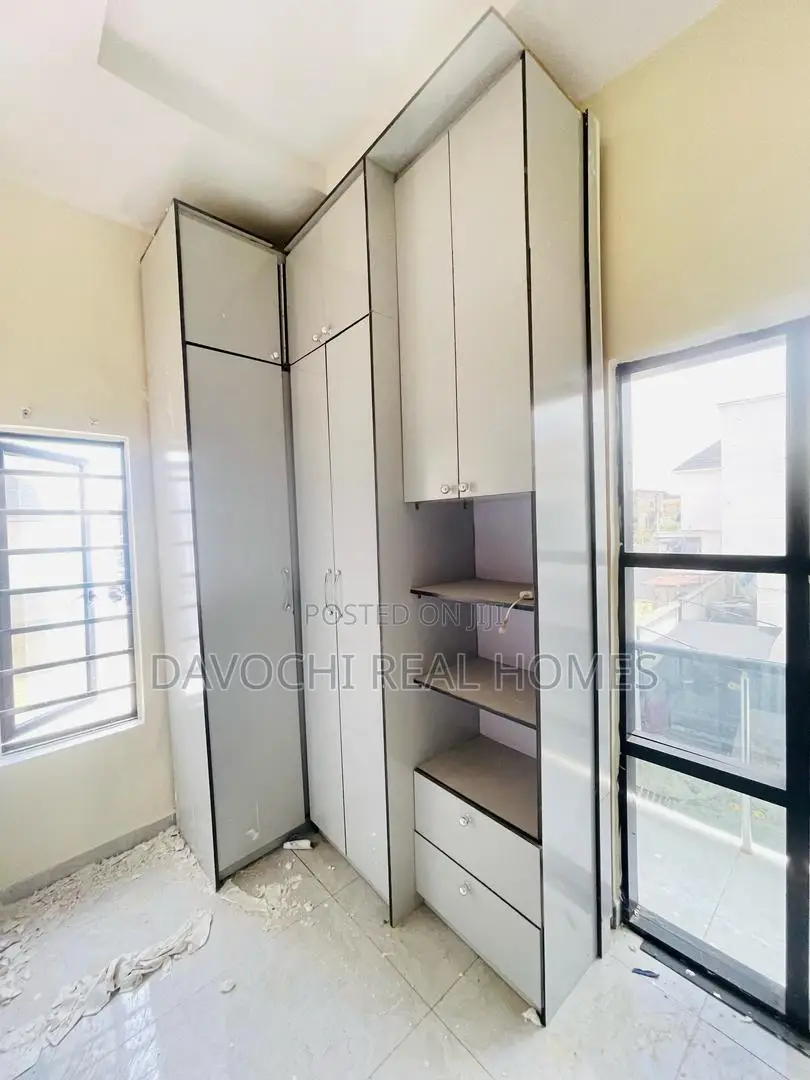 4bdrm Duplex in Ikota for rent in Ikota