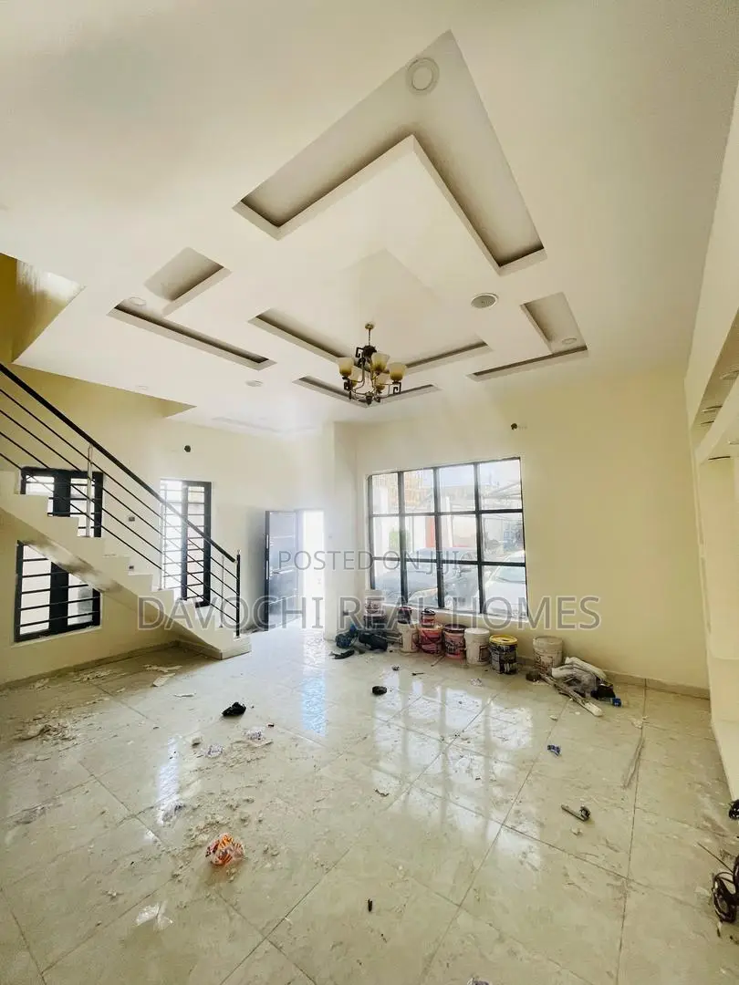4bdrm Duplex in Ikota for rent in Ikota