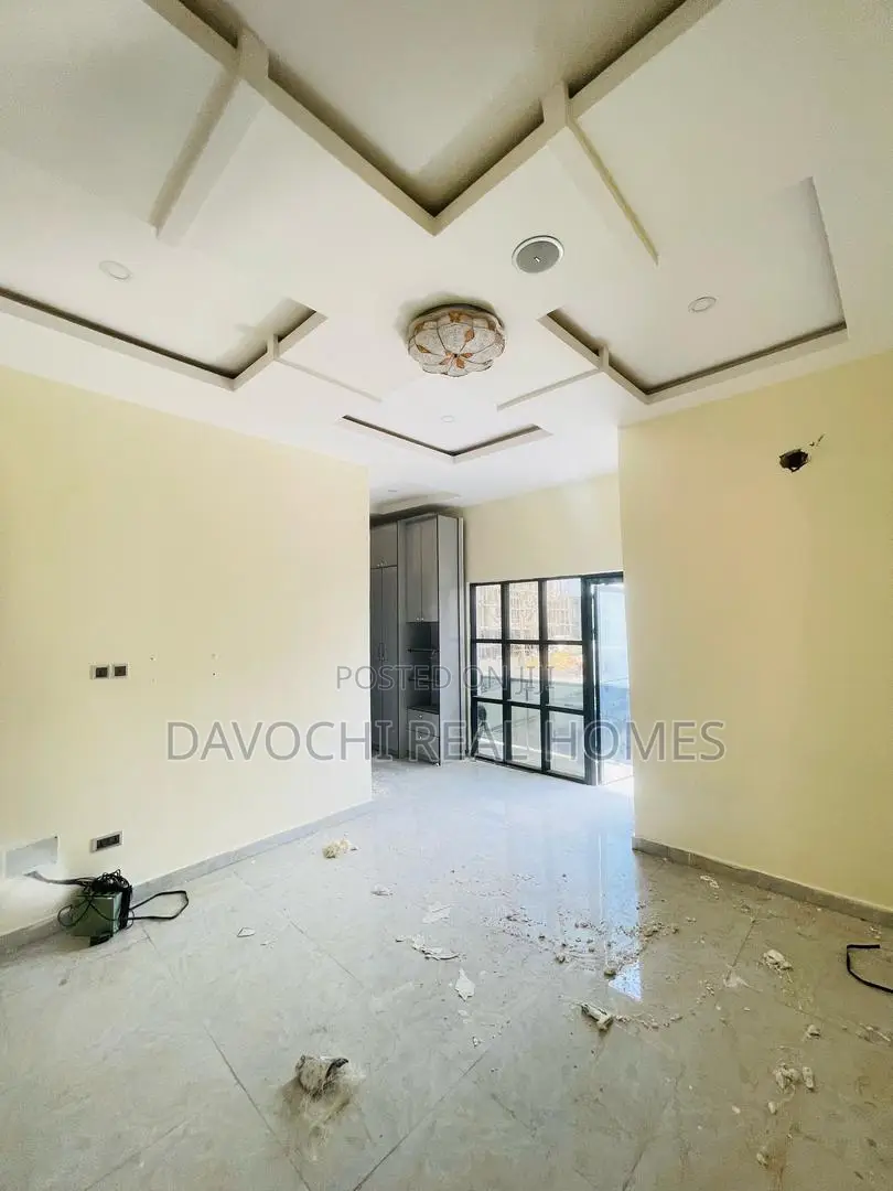 4bdrm Duplex in Ikota for rent in Ikota