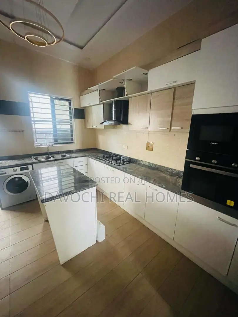 4bdrm Duplex in Chevron for rent in Chevron