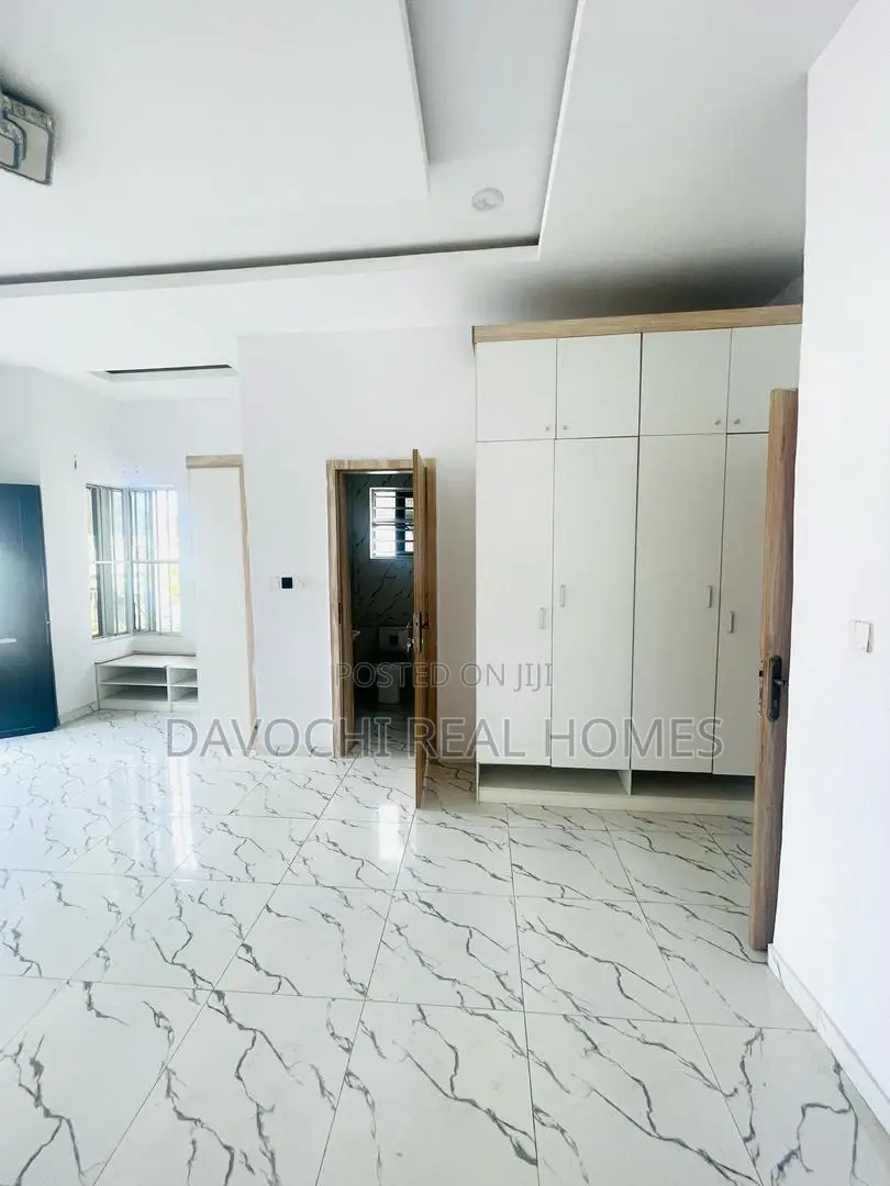 4bdrm Duplex in Chevron for rent in Chevron