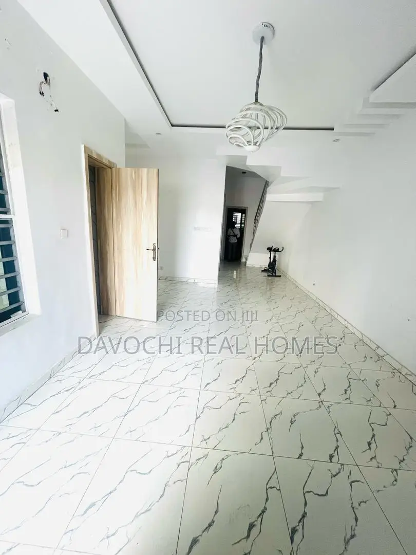 4bdrm Duplex in Chevron for rent in Chevron