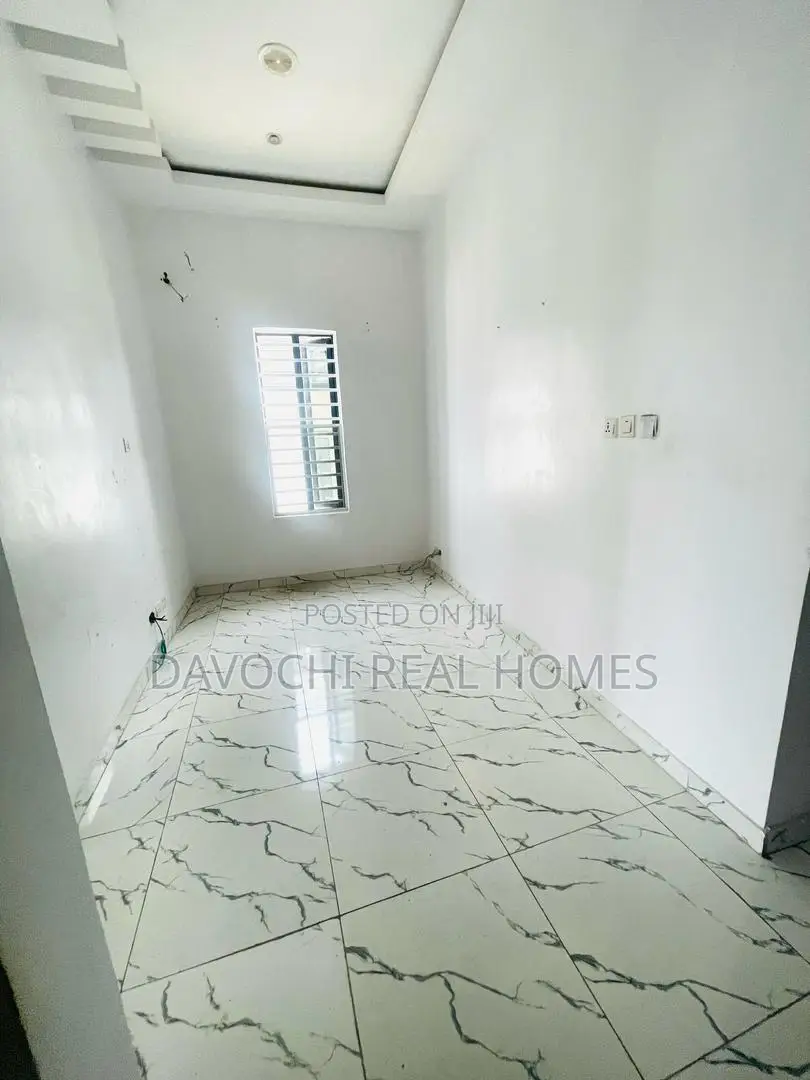4bdrm Duplex in Chevron for rent in Chevron