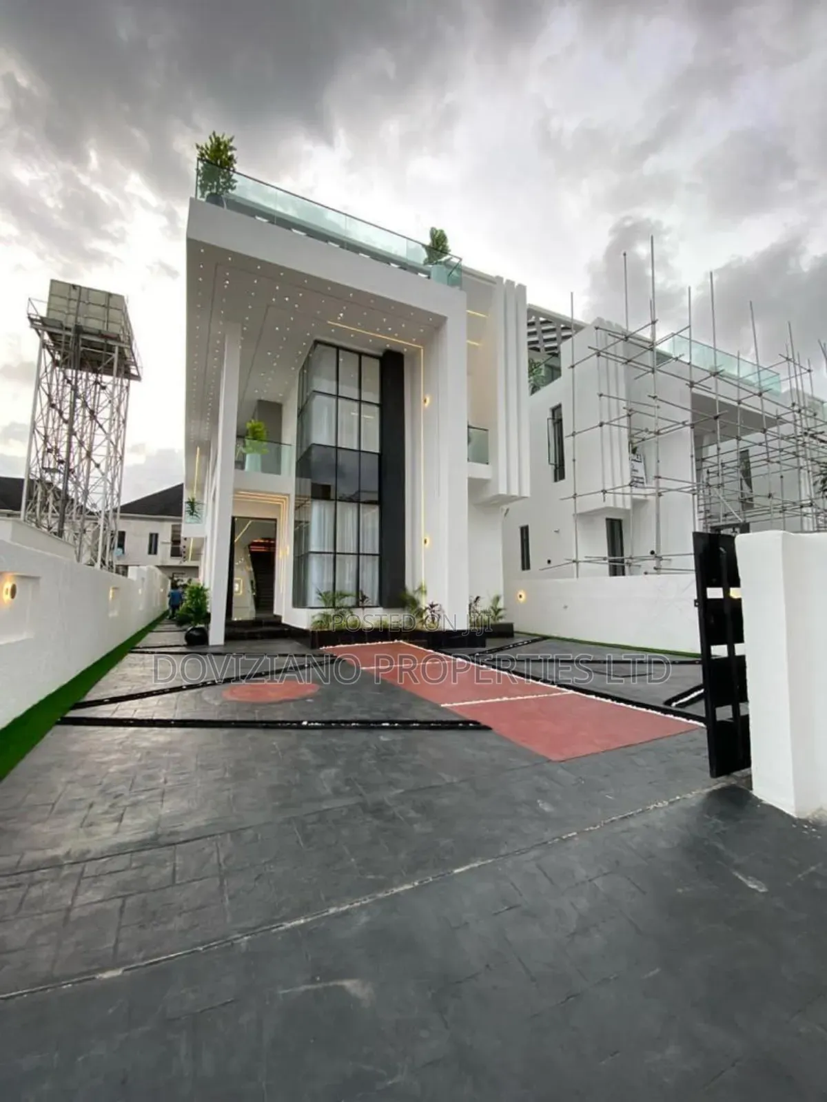 5bdrm Duplex in Ikota for sale in Ikota
