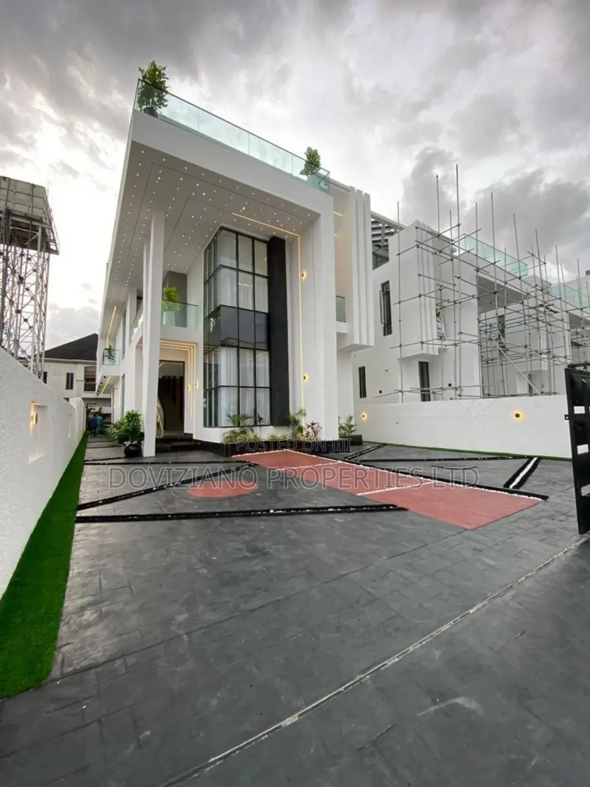 5bdrm Duplex in Ikota for sale in Ikota
