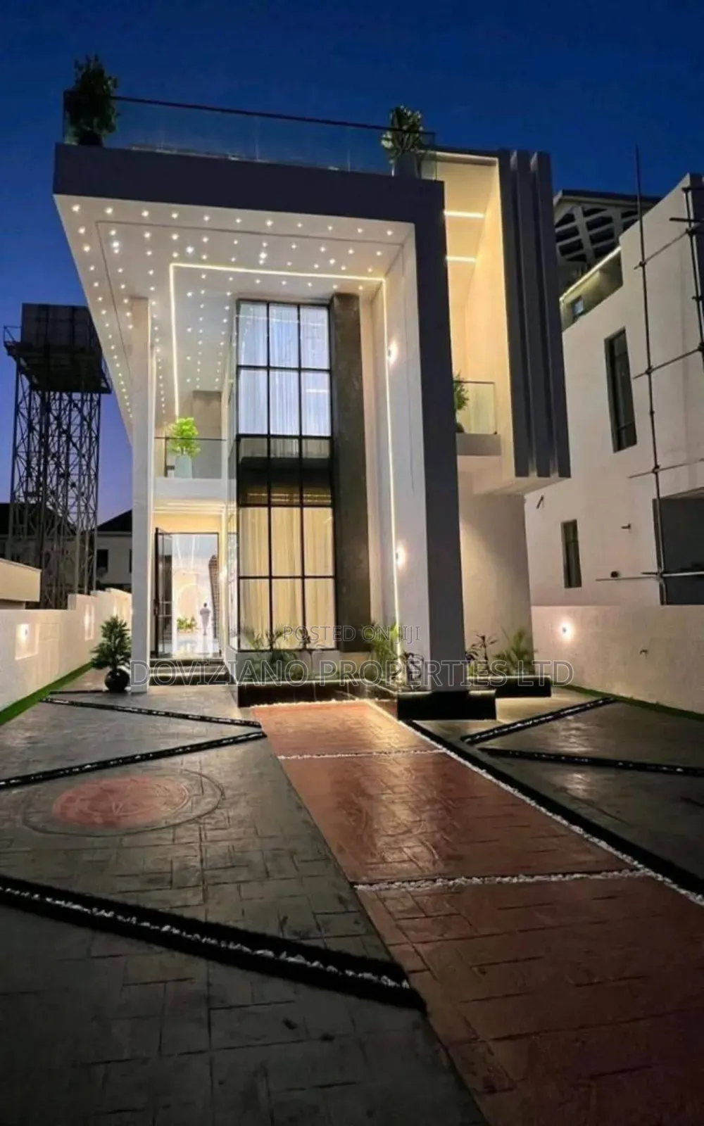 5bdrm Duplex in Chevron for sale in Chevron