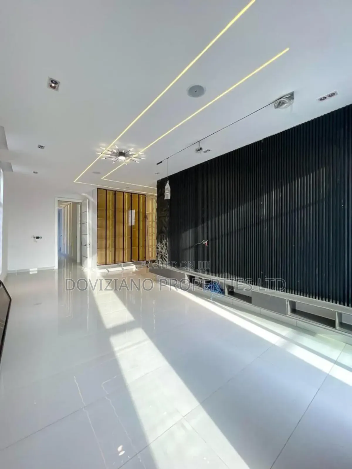 5bdrm Duplex in Chevron for sale in Chevron