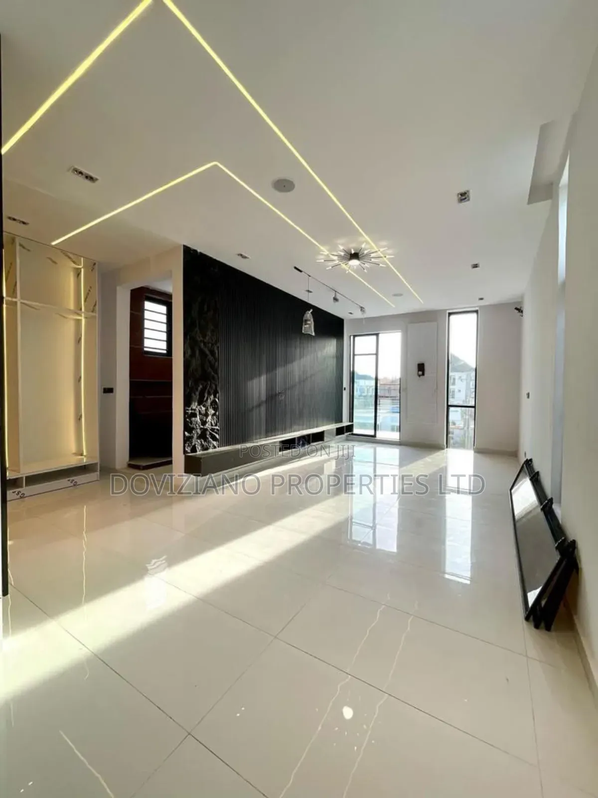 5bdrm Duplex in Chevron for sale in Chevron