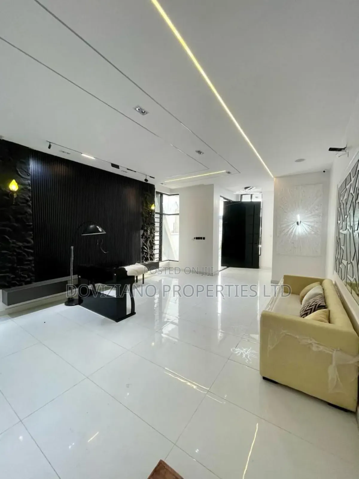 5bdrm Duplex in Chevron for sale in Chevron
