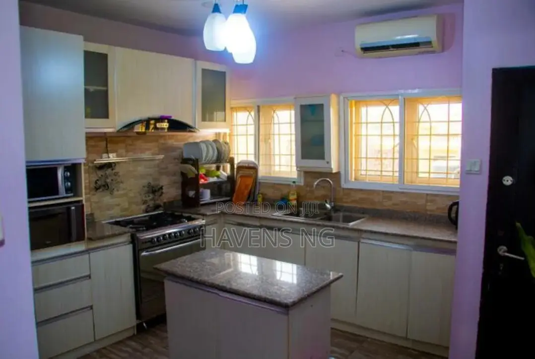 2 Bedroom Apartment With Modern Facilities in Apo Resettlement