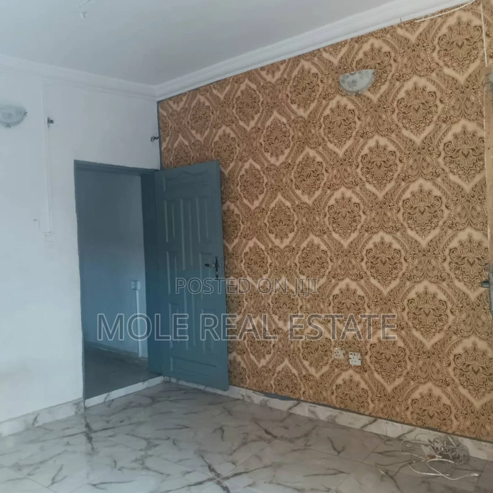 3bdrm Block of Flats in Diamond Estate, Ifako-Ijaiye for sale in Ifako-Ijaiye