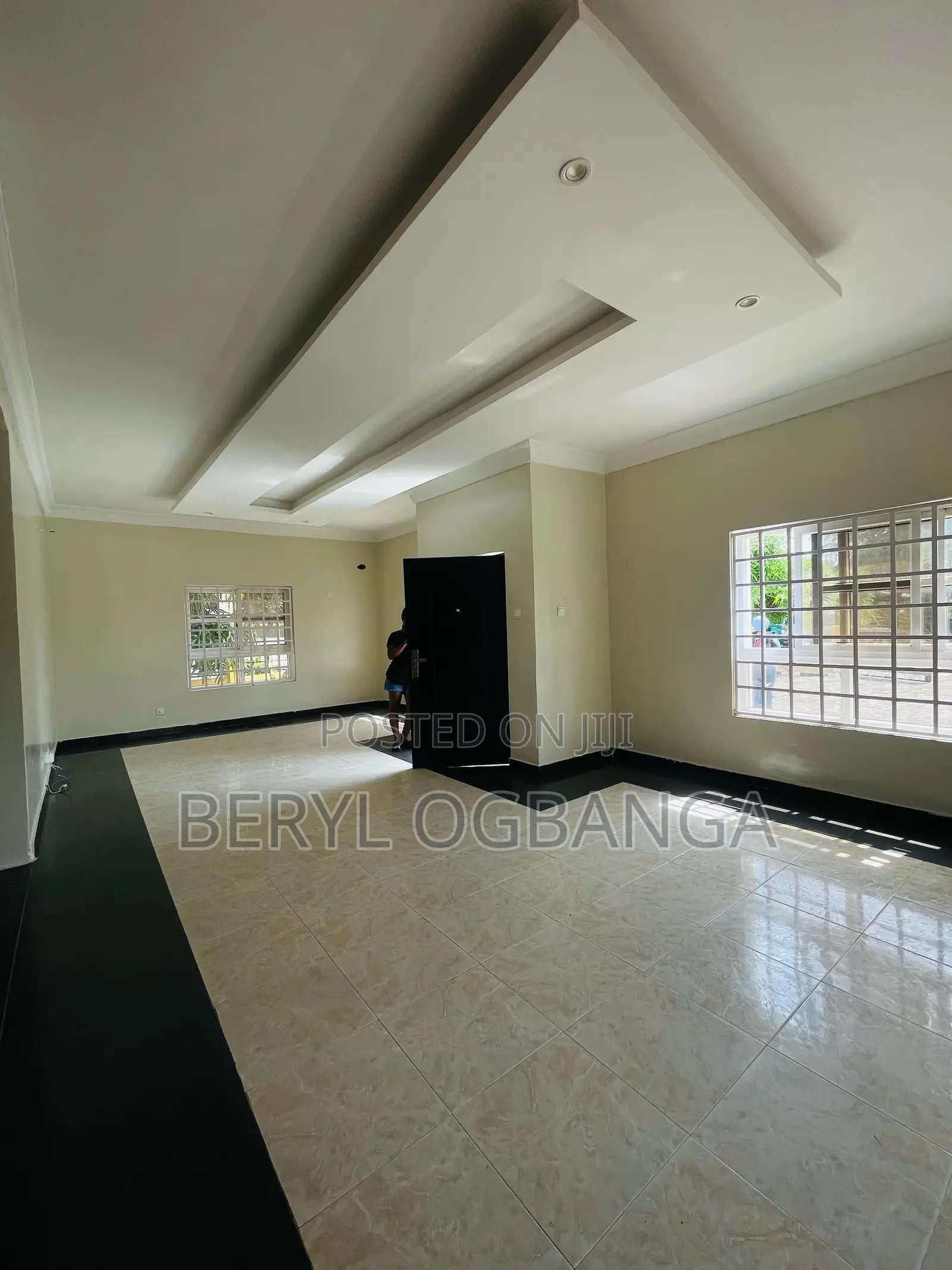 4bdrm Duplex in Chevron for rent in Chevron