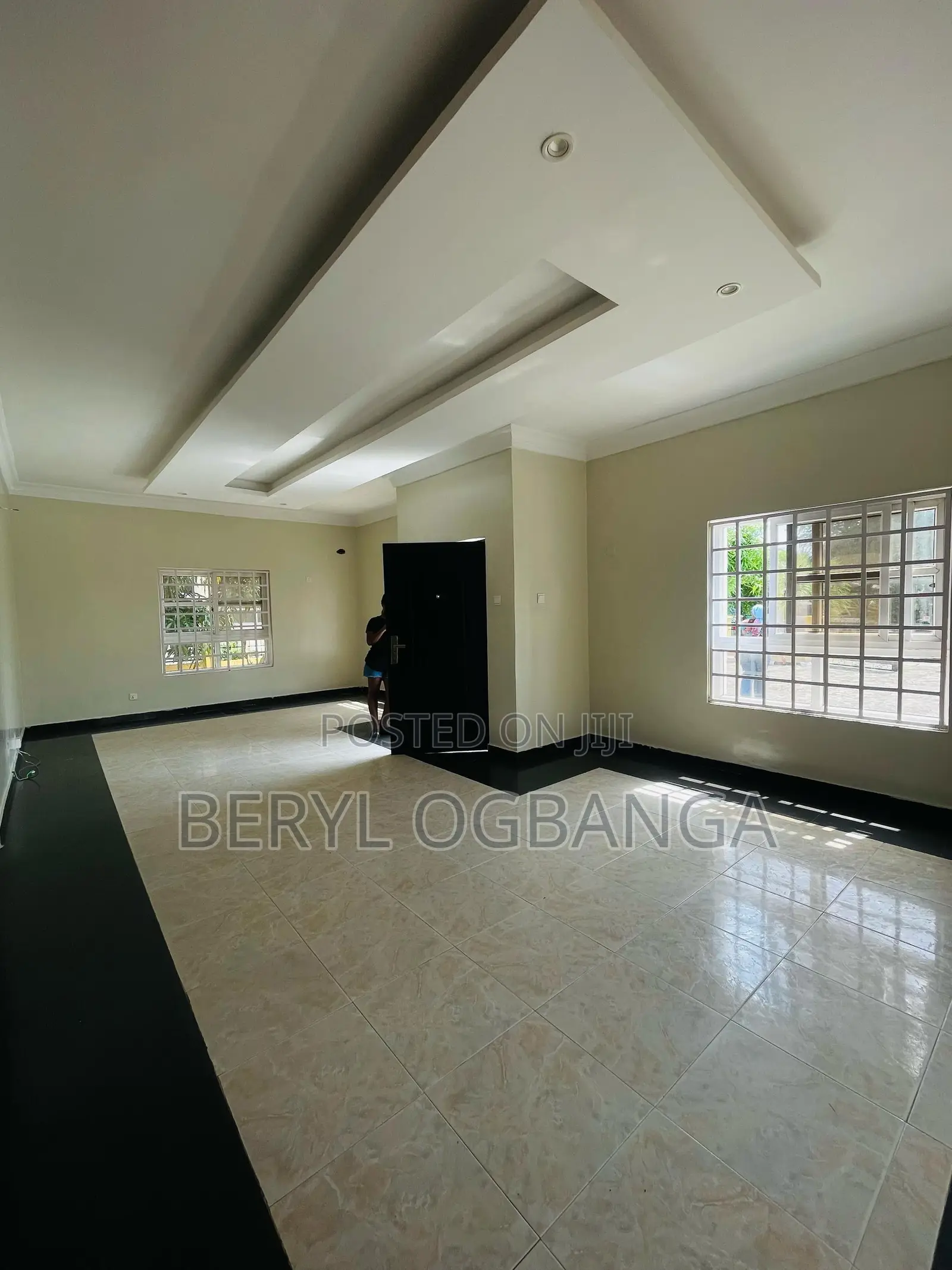 4bdrm Duplex in Chevron for rent in Chevron