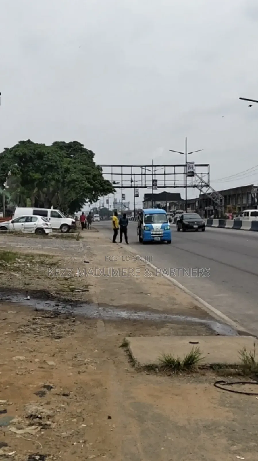 For Sale : 41⁄2 Plots on Aba Road Port Harcourt in Port-Harcourt