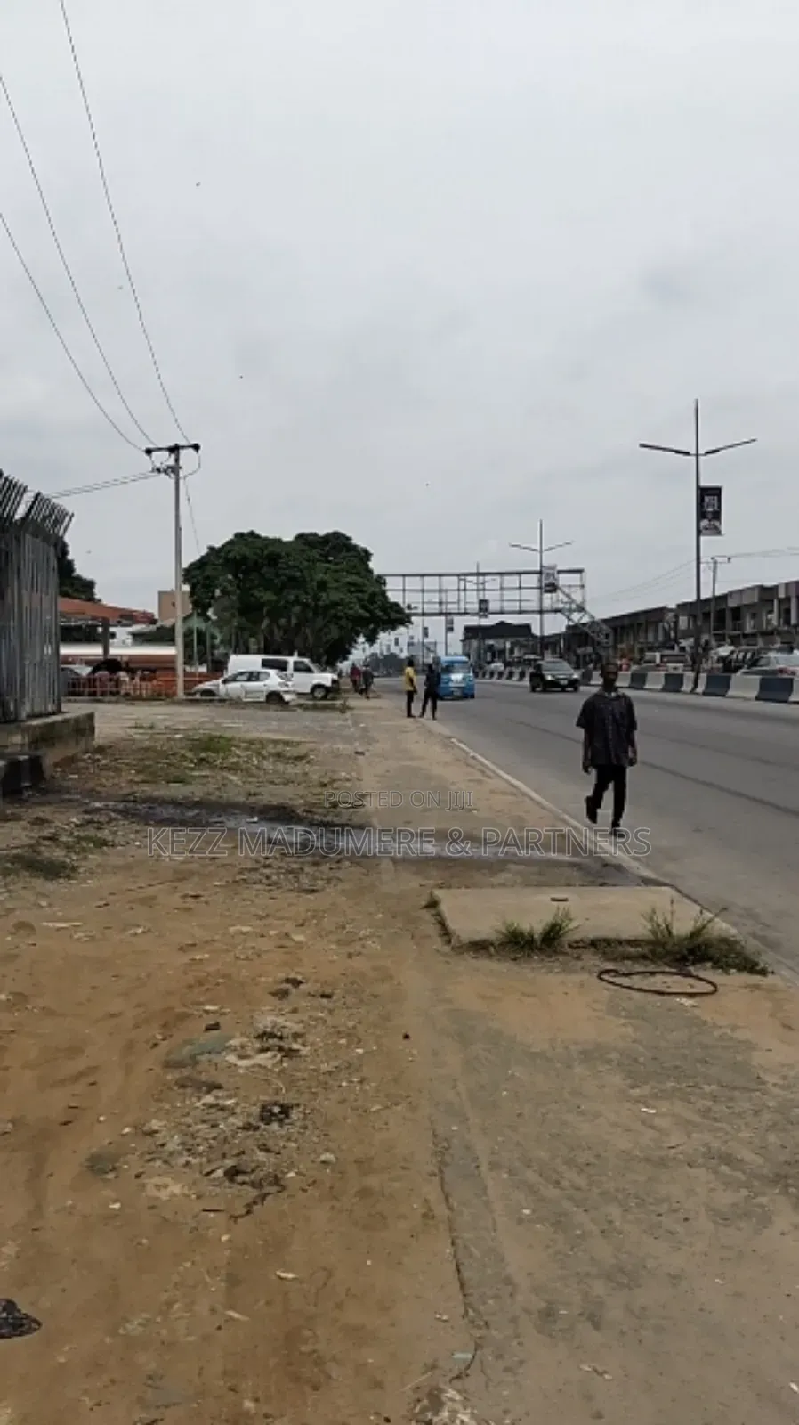 For Sale : 41⁄2 Plots on Aba Road Port Harcourt in Port-Harcourt