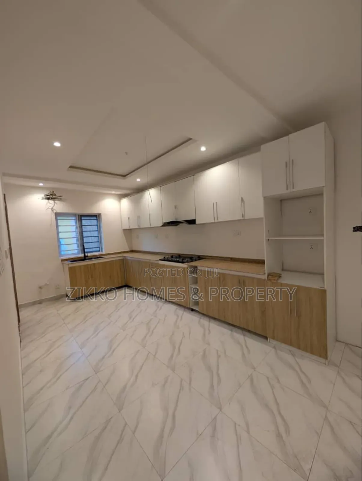 3bdrm Apartment in Chevron Drive, Lekki for sale in Lekki