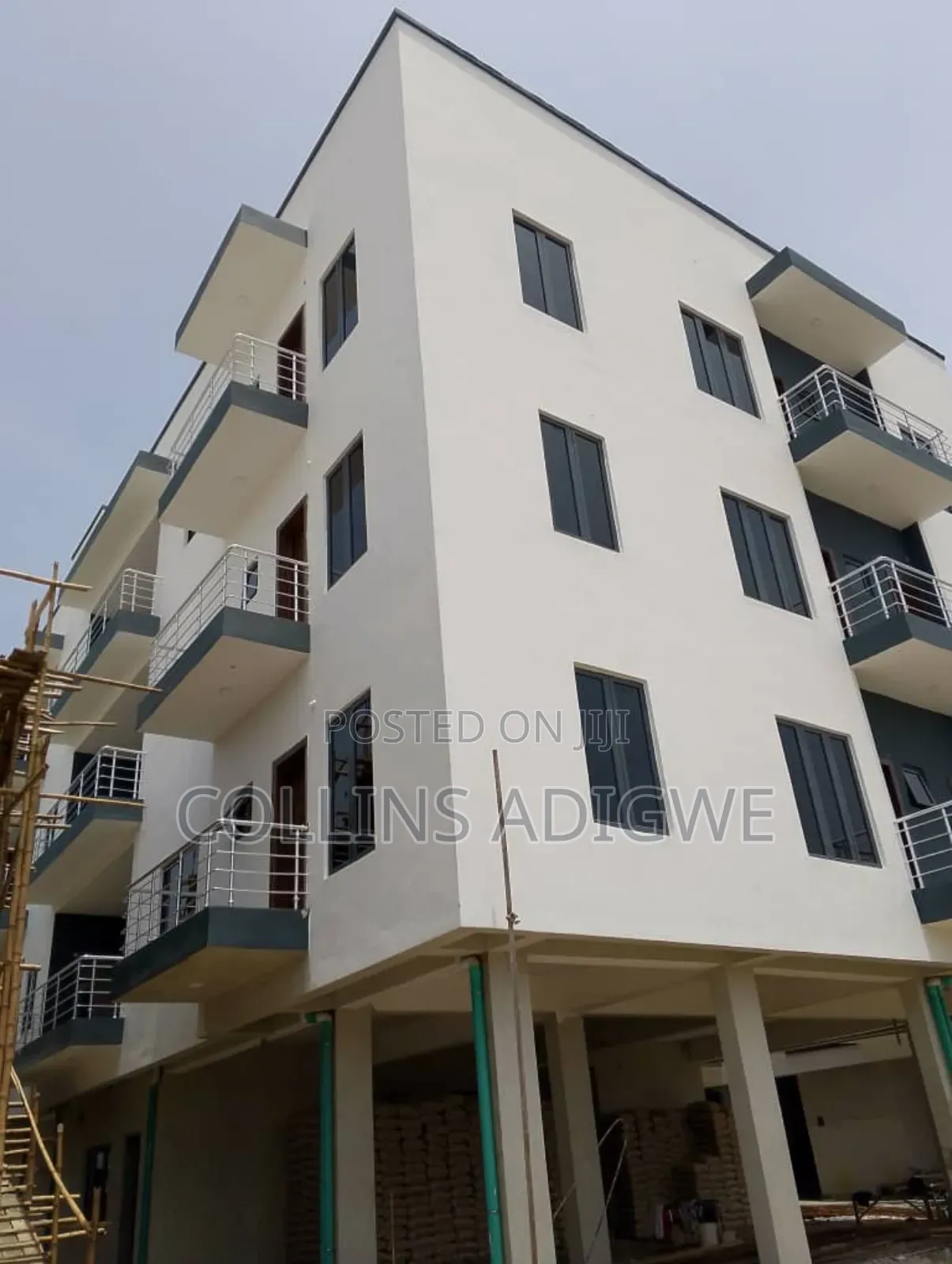 2bdrm Apartment in Orchid Road Chevron for sale in Chevron