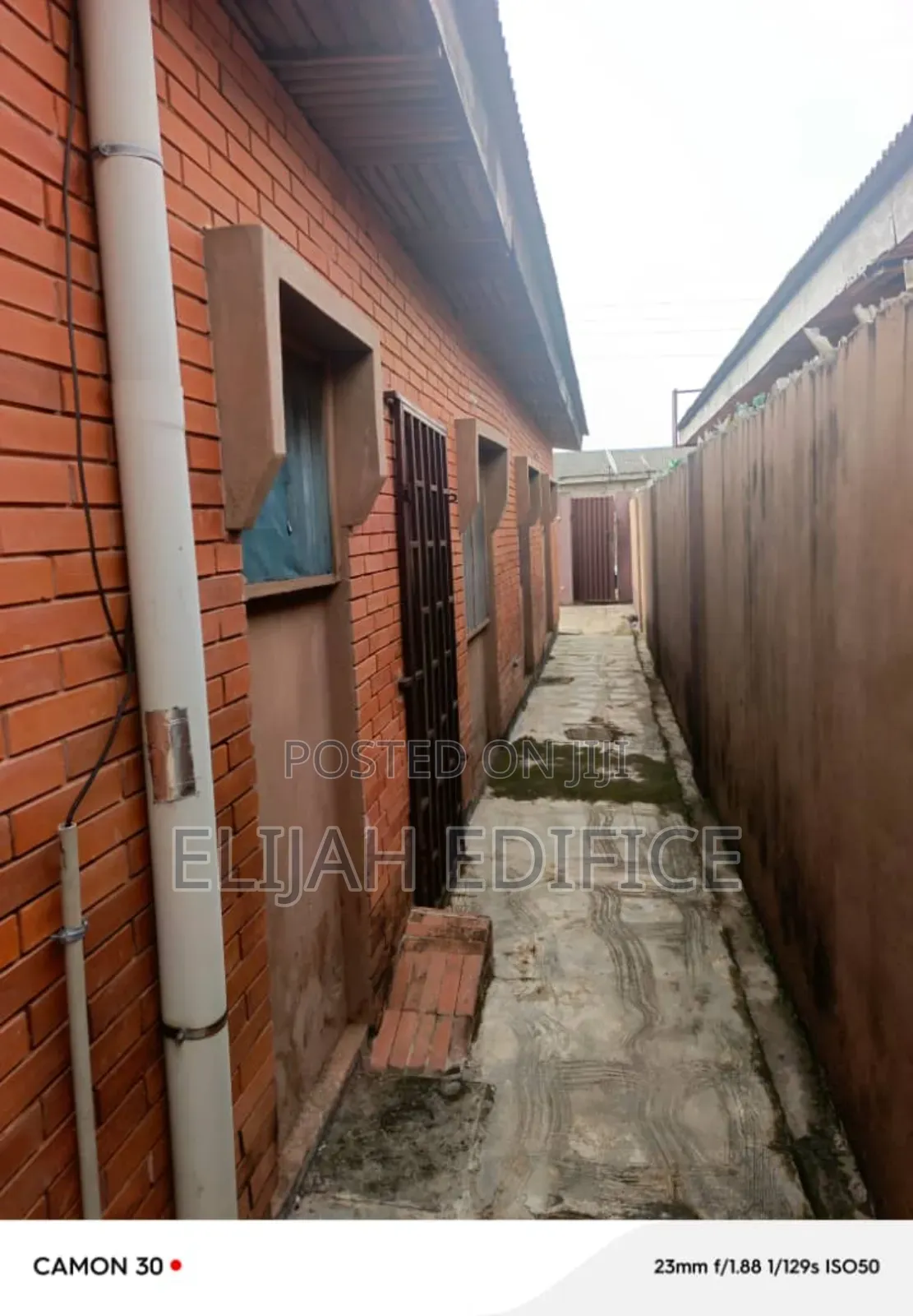 3bdrm Bungalow in Toll Gate, Ifako-Ijaiye for sale in Ifako-Ijaiye