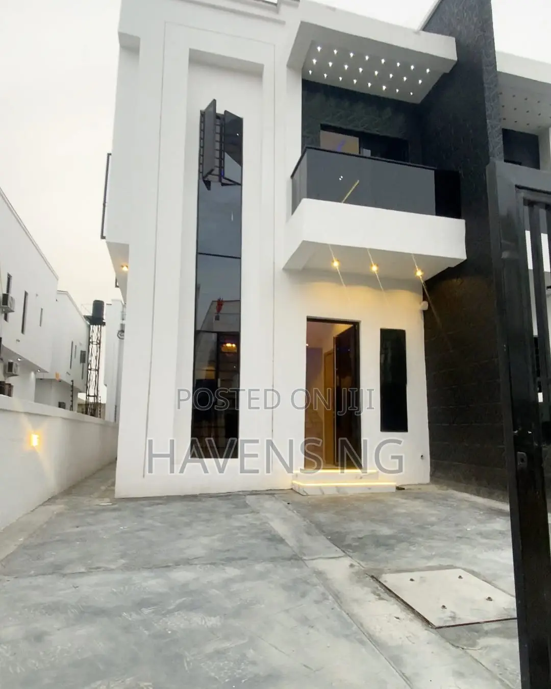 5bdrm Duplex in Lekki Phase 2 for sale in Lekki Phase 2