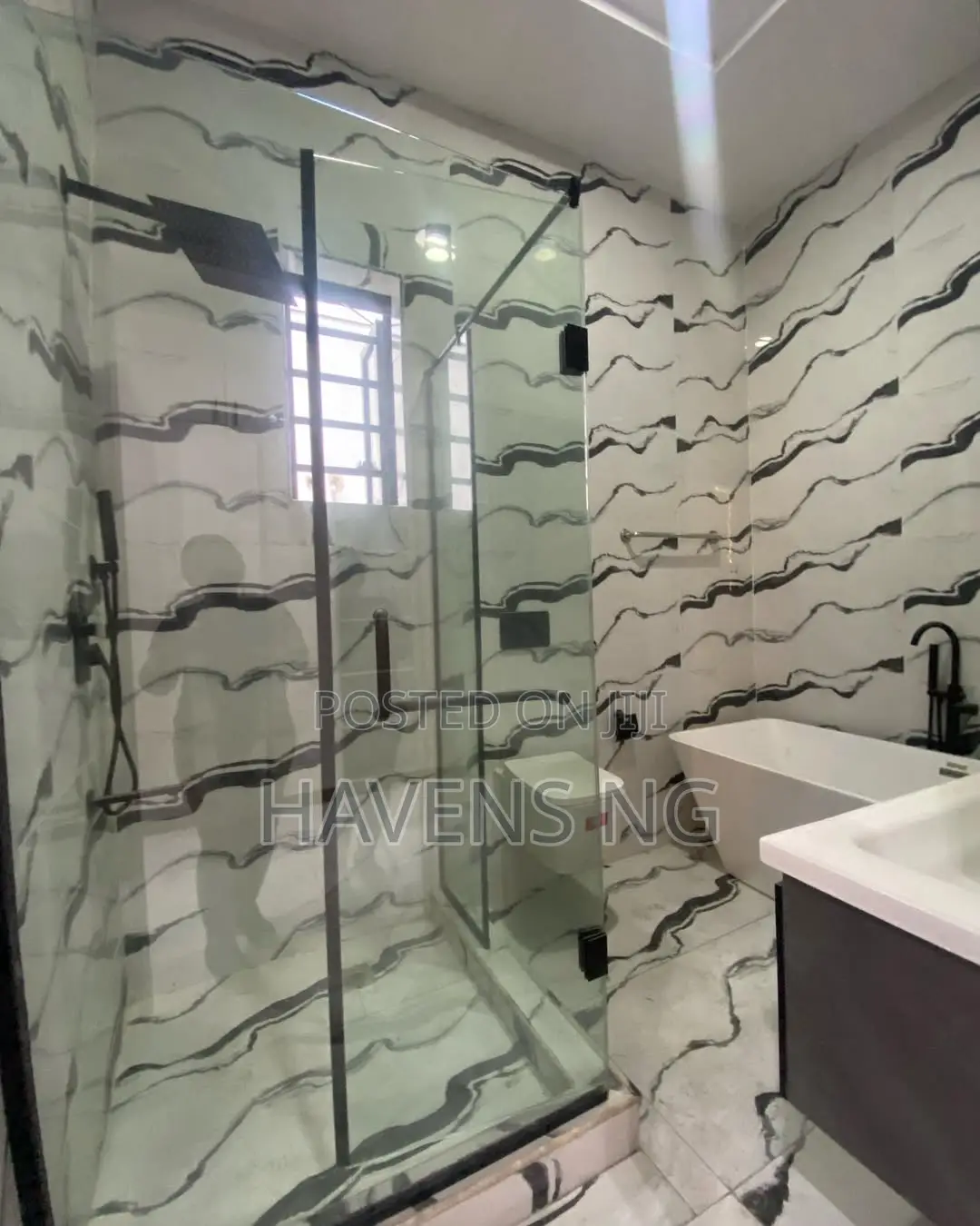 5bdrm Duplex in Lekki Phase 2 for sale in Lekki Phase 2