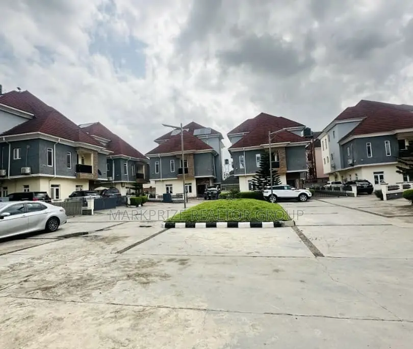 5bdrm Duplex in Ikeja Gra Lagos for sale in Ikeja GRA