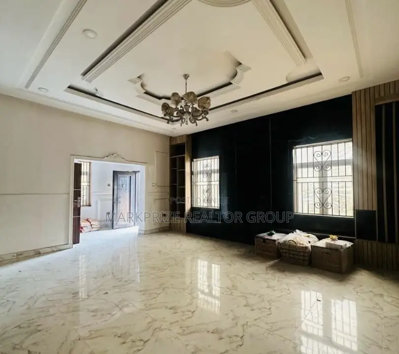 5bdrm Duplex in Ikeja Gra Lagos for sale in Ikeja GRA