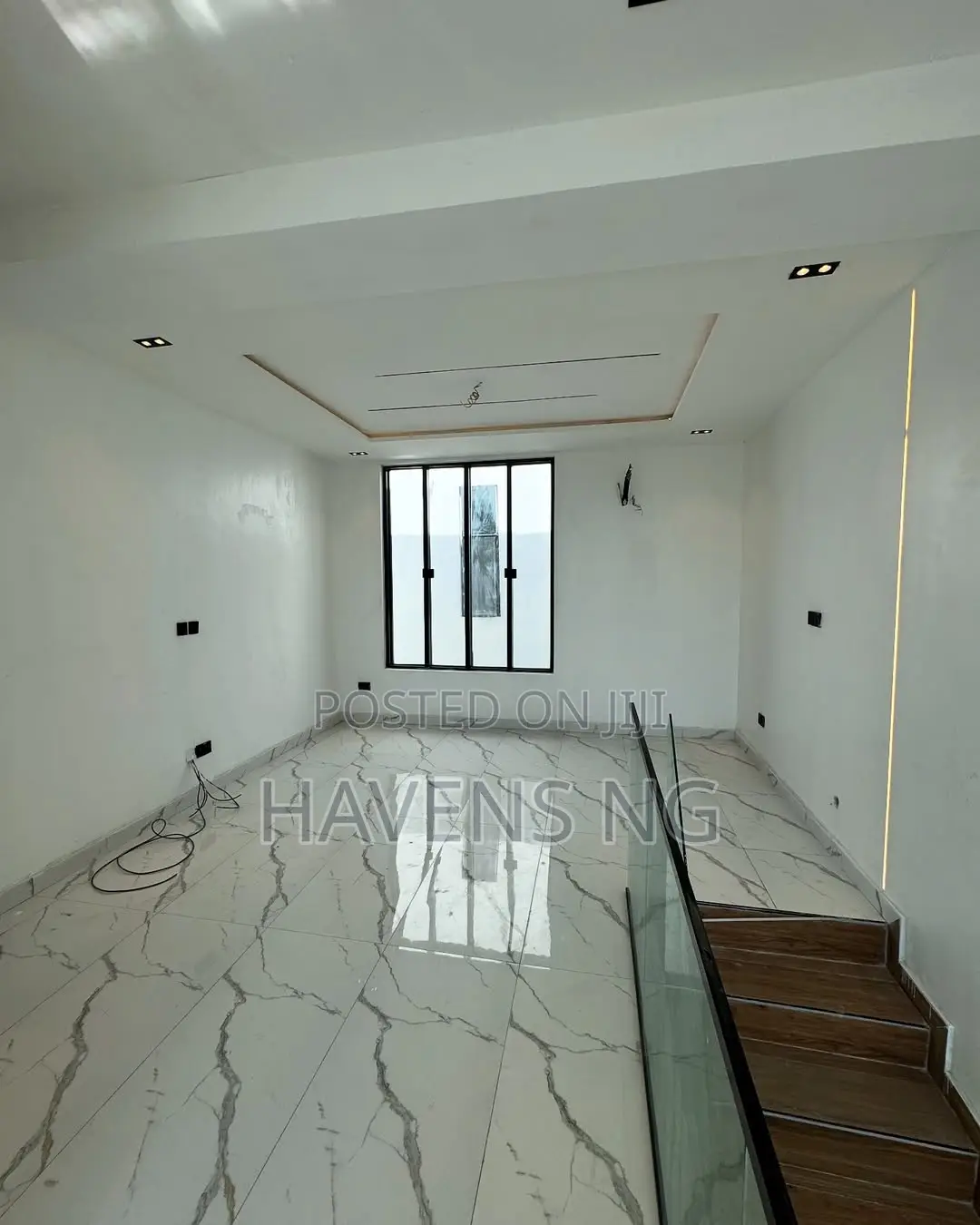 5bdrm Duplex in Chevron for sale in Chevron