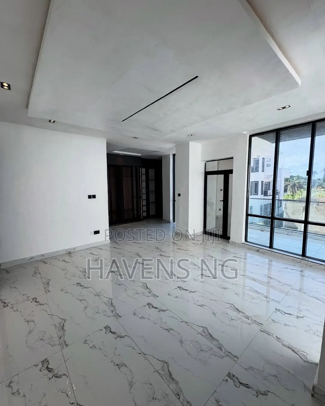 5bdrm Duplex in Chevron for sale in Chevron