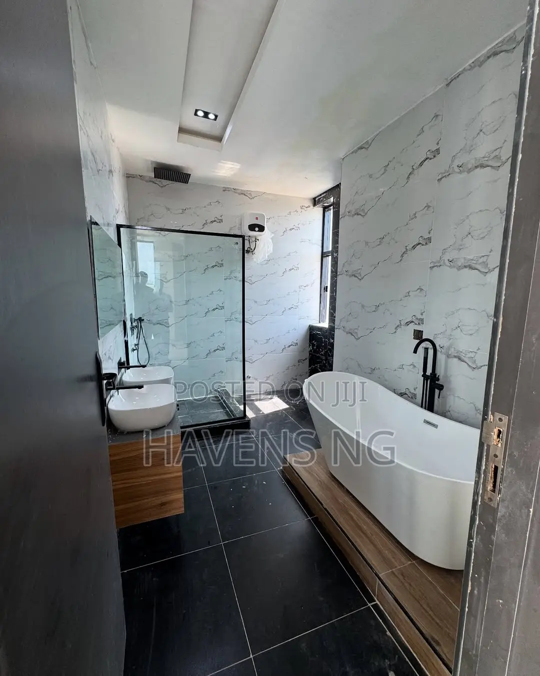 5bdrm Duplex in Chevron for sale in Chevron