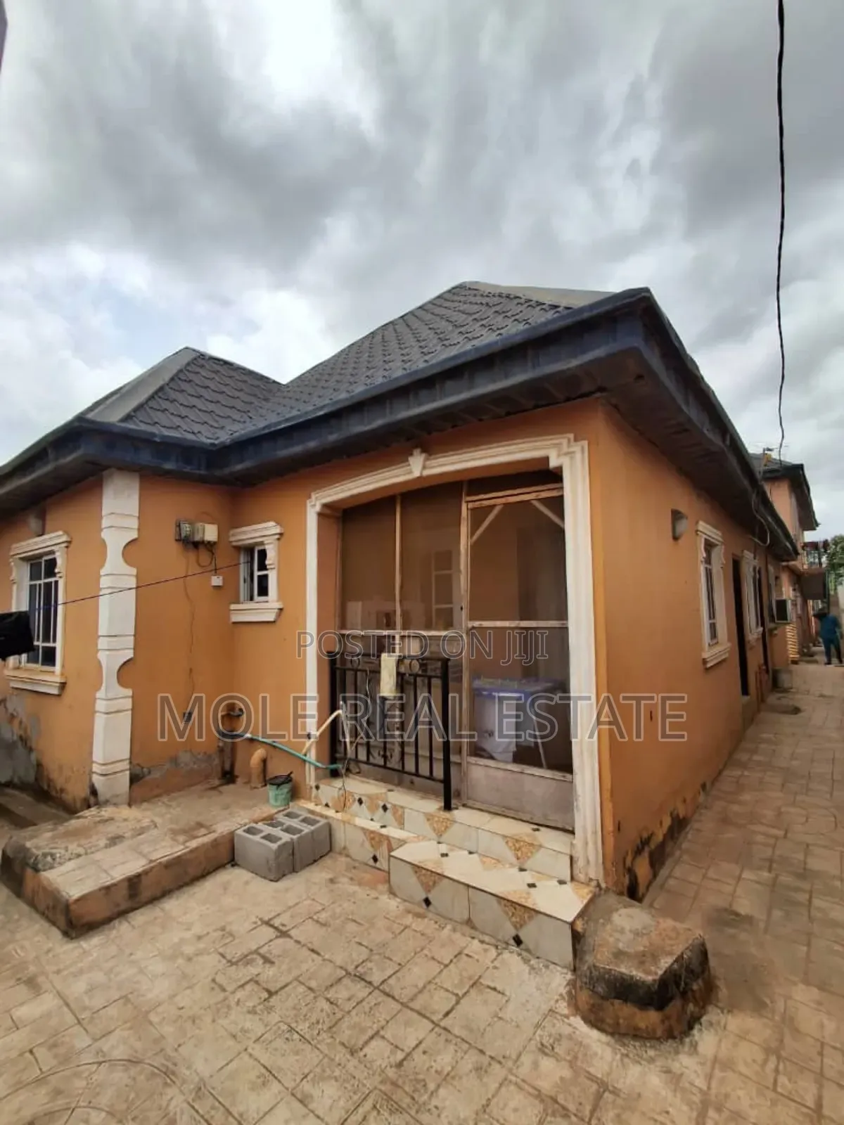 3 Plots Together With Building Ponle Bustop Alimosho in Egbeda / Egbeda