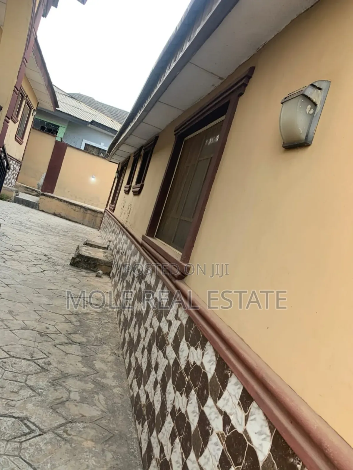 5bdrm Bungalow in Olowotedo Bustop, Obafemi-Owode for sale in Obafemi-Owode
