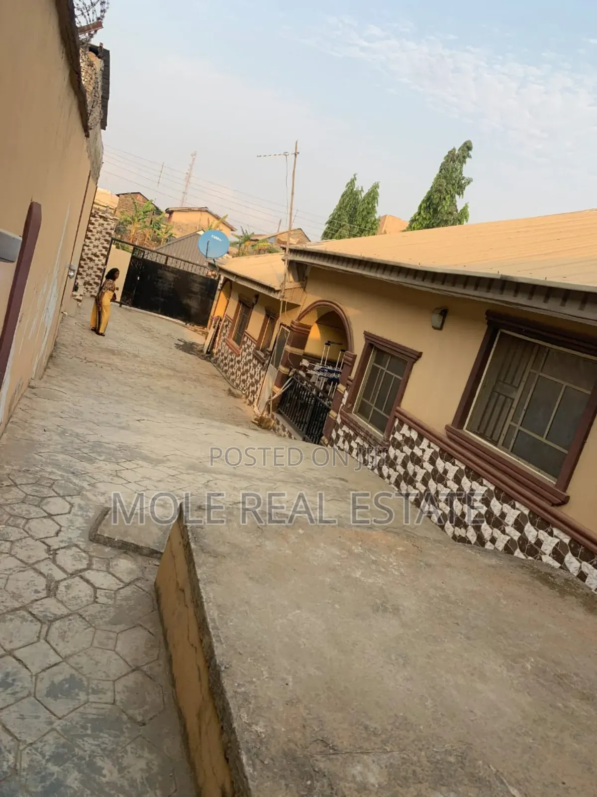 5bdrm Bungalow in Olowotedo Bustop, Obafemi-Owode for sale in Obafemi-Owode