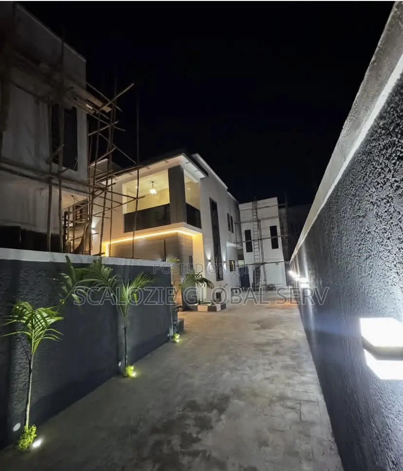 4bdrm Duplex in Eliozu for sale in Eliozu